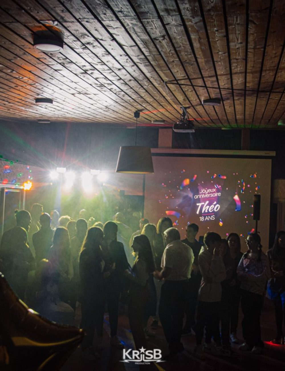 Kriis-B-Production-DJ-a-Toulouse-et-en-Haute-Garonne-en-train-danimer-un-anniversaire-12-1536x1024