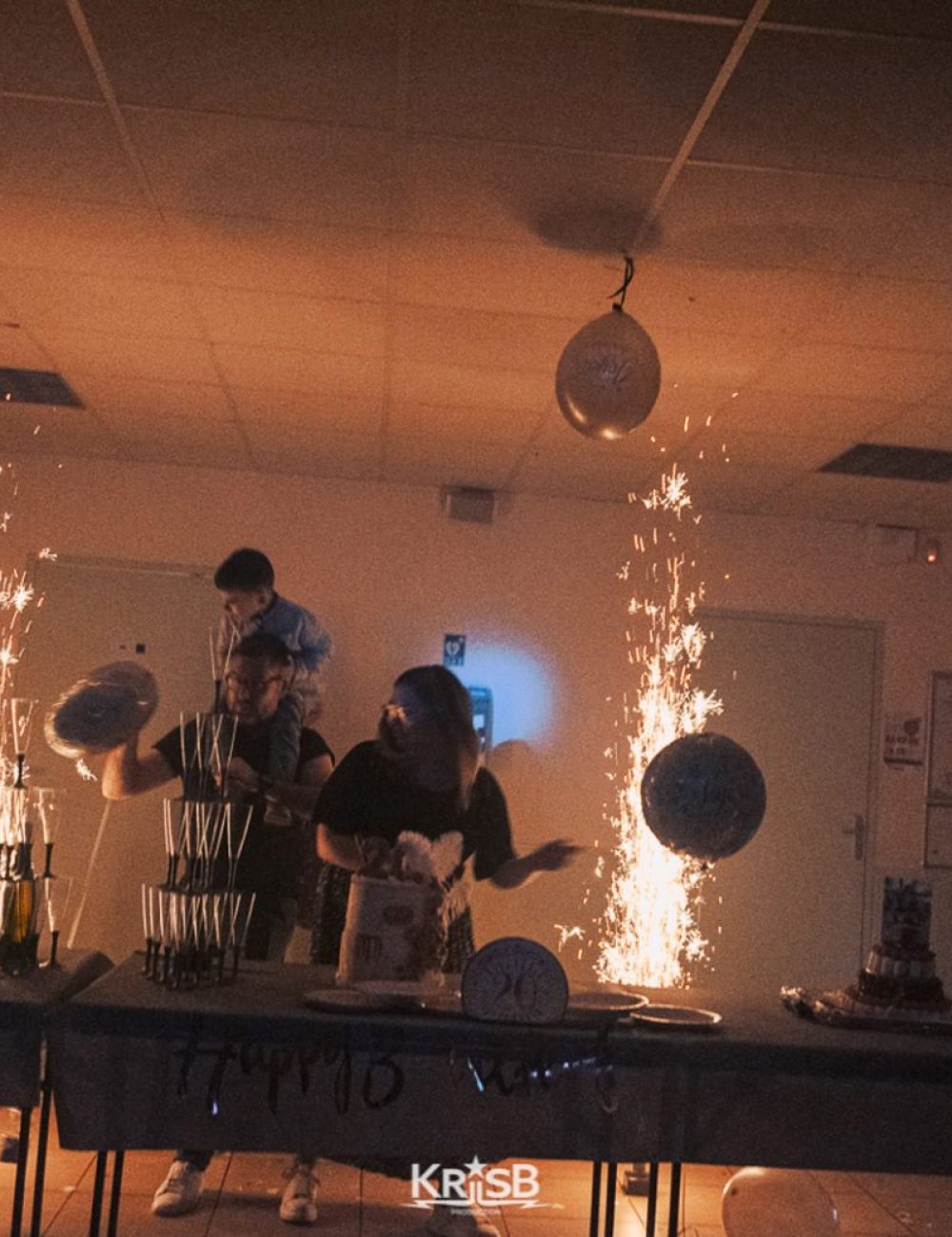 Kriis-B-Production-DJ-a-Toulouse-et-en-Haute-Garonne-en-train-danimer-un-anniversaire-15-1536x1045