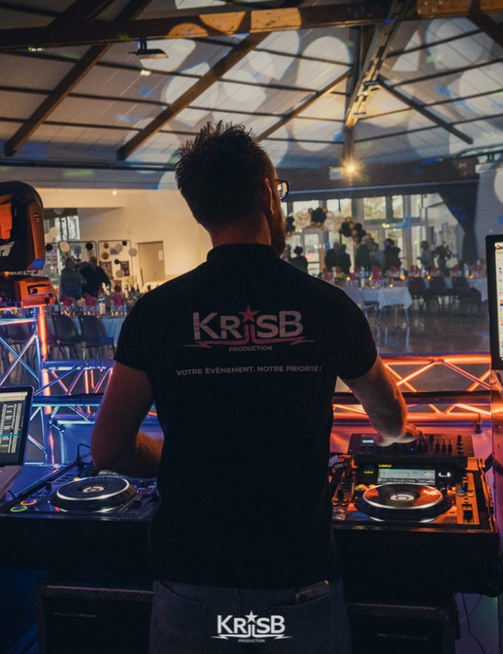 Kriis-B-Production-DJ-a-Toulouse-et-en-Haute-Garonne-en-train-danimer-un-anniversaire-16-1536x1045