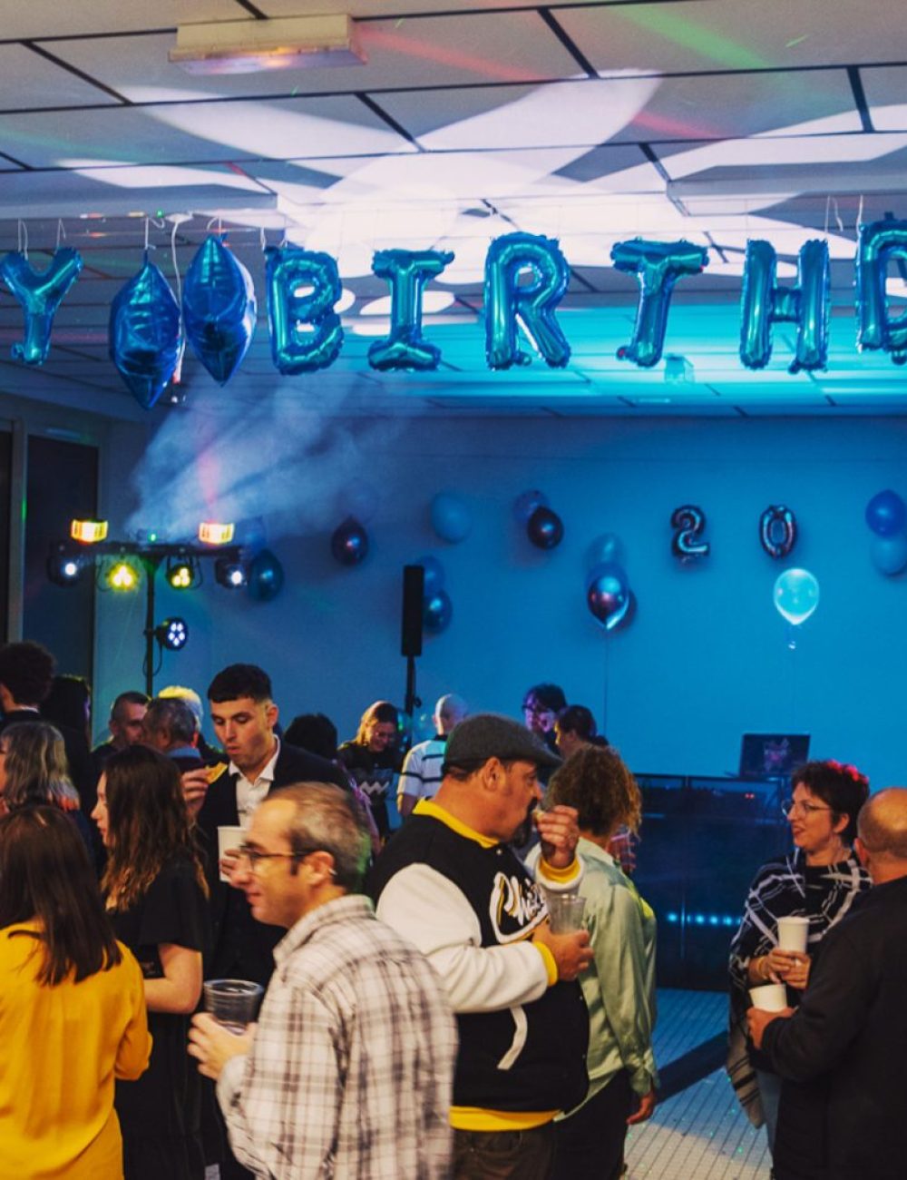 Kriis-B-Production-DJ-a-Toulouse-et-en-Haute-Garonne-en-train-danimer-un-anniversaire-18-1536x1045