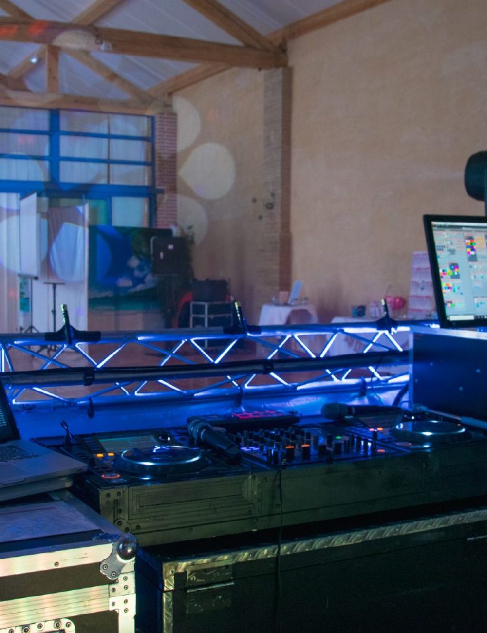 Kriis-B-Production-DJ-a-Toulouse-et-en-Haute-Garonne-lors-dune-soiree-etudiante-3-1536x960